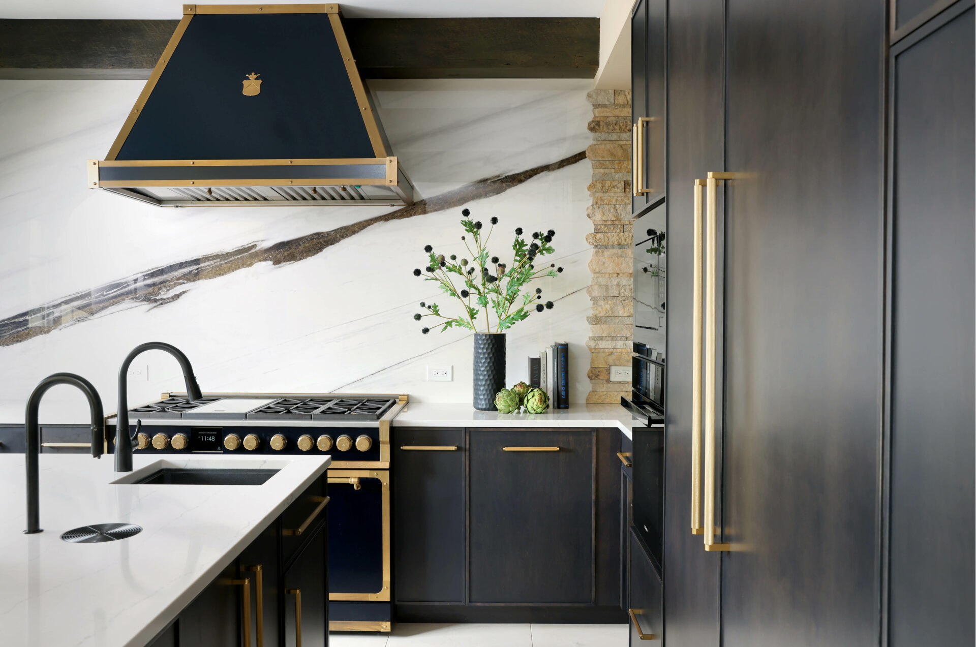 black kitchen with porcelain slab backsplash