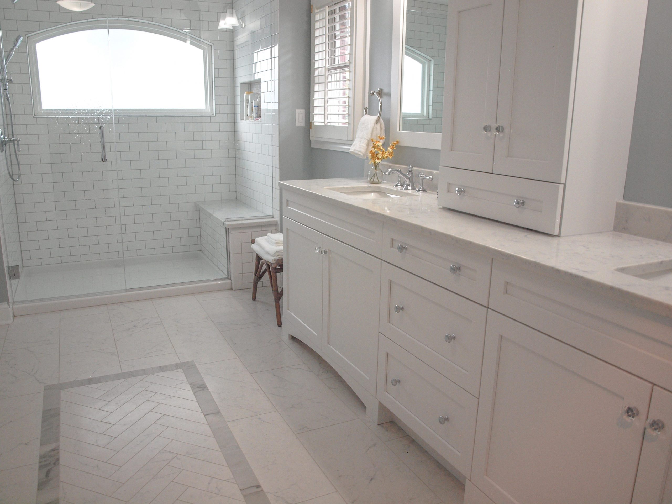 Large Shower with Bench